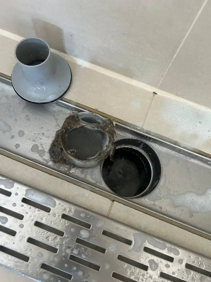Lijngoot en douchegoot voor de schoonmaak